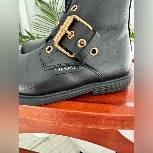 VERSACE Baby Girls Golden Buckle Boots in Black - size EUR22/US6 - Picture 9 of 10